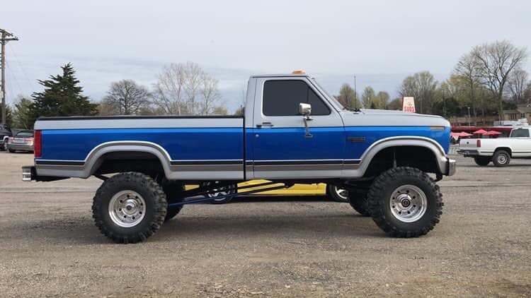 1986 Ford F-250 4.9L With a 4 Speed 4.jpg