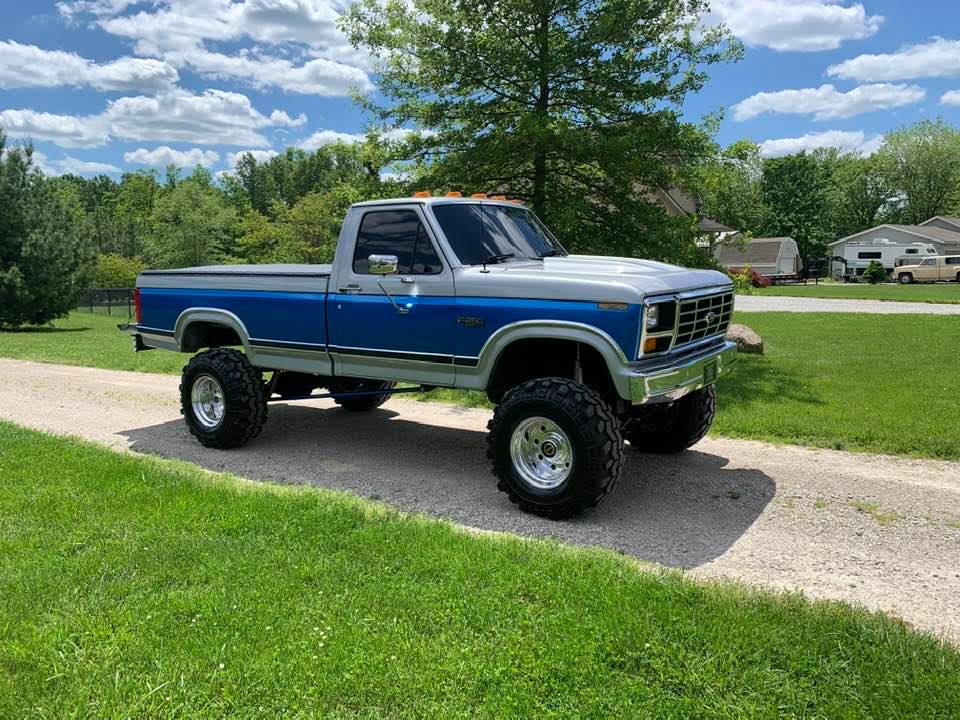 1986 Ford F250 4.9L On Boggers - ( Video Sound On ) 6.jpg