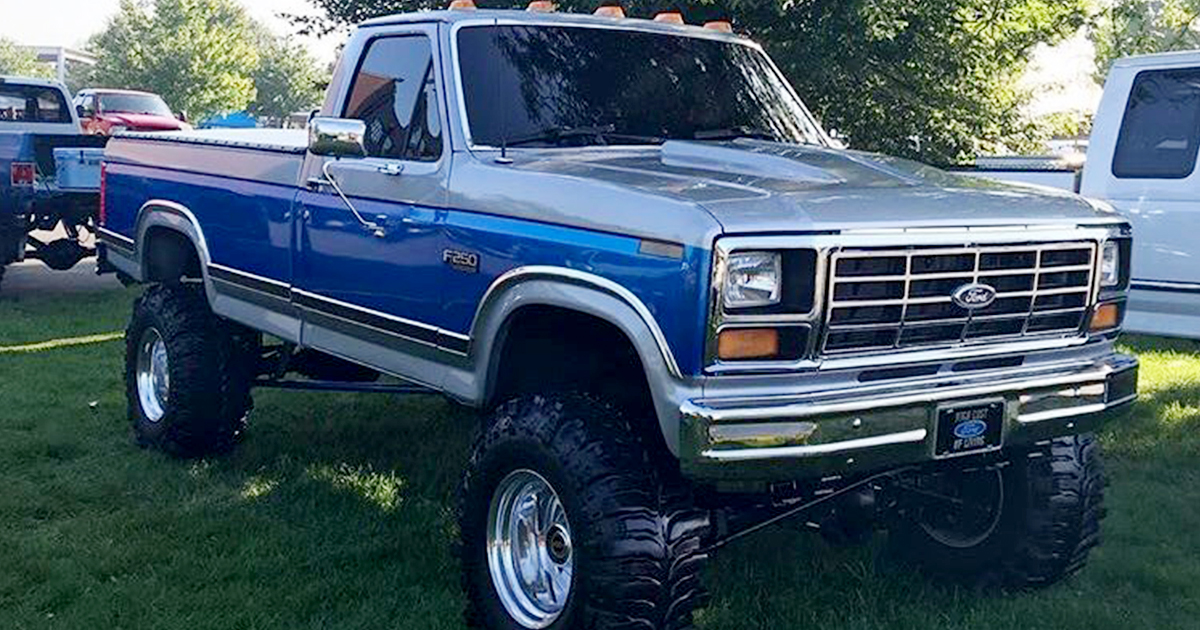 1986 Ford F250 4.9L On Boggers - ( Video Sound On ).jpg