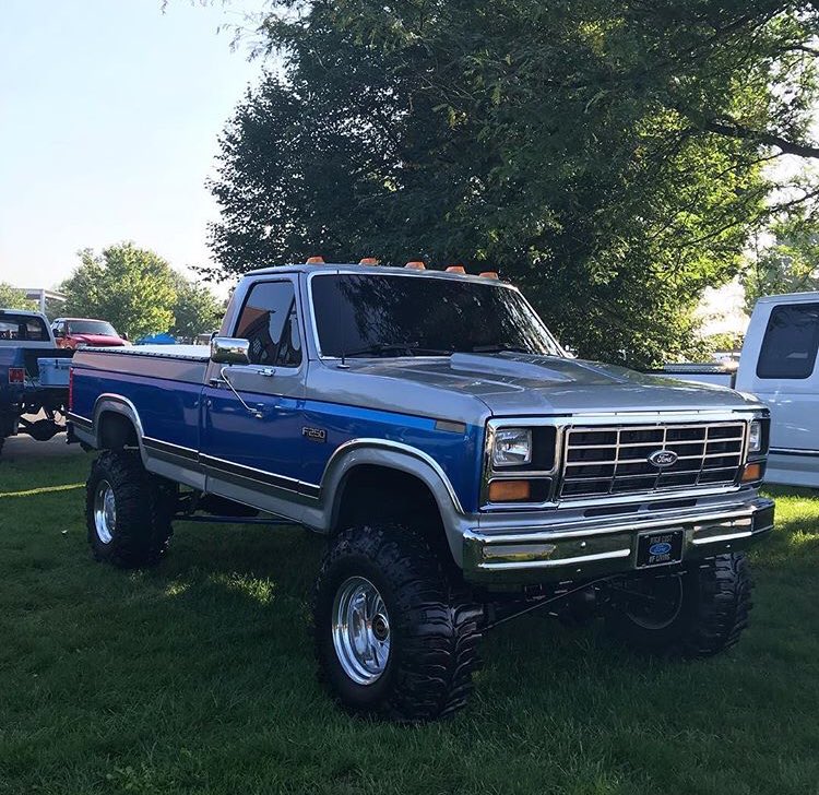 1986 Ford F250 4.9L With a 4 Speed 4x4 3.jpg