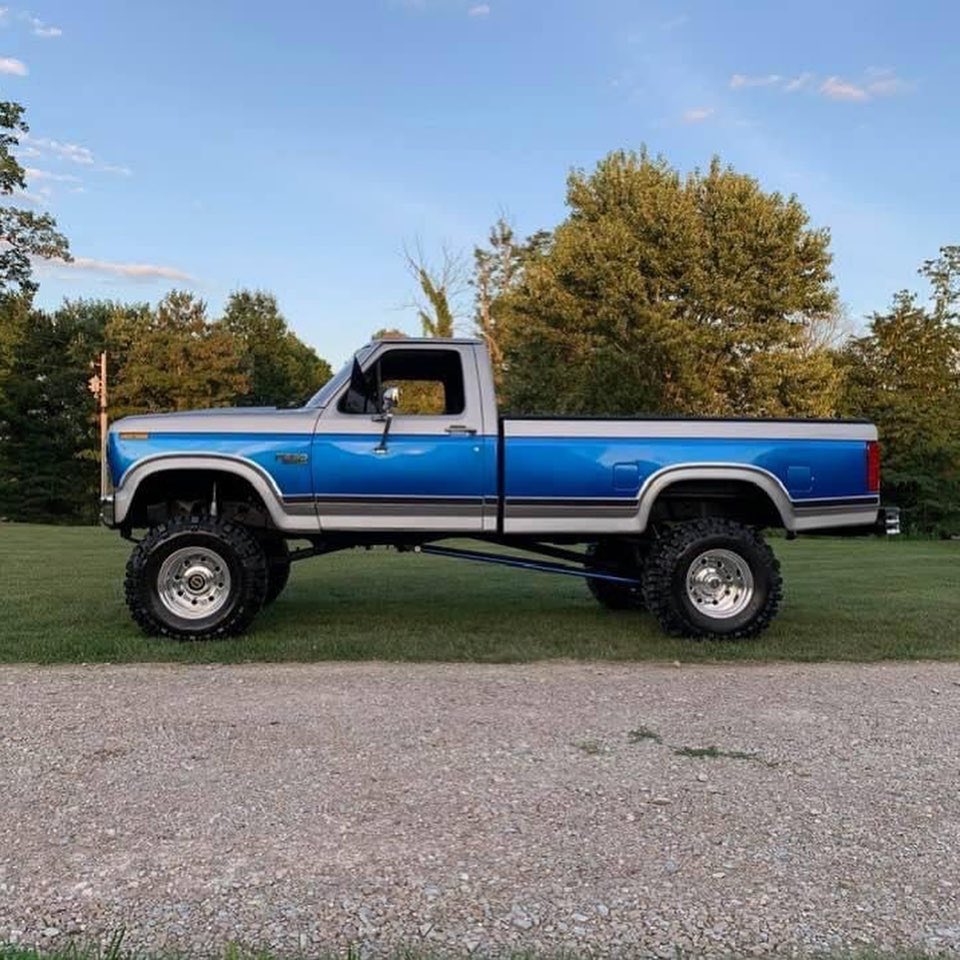 1986 Ford F250 4.9L With a 4 Speed 4x4 4.jpg