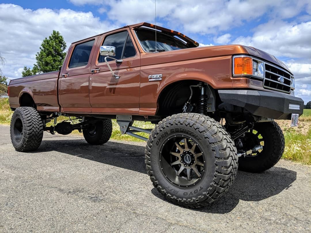 1987 F350 With a 12v Cummins And Ford ZF 5-Speed 8.jpg