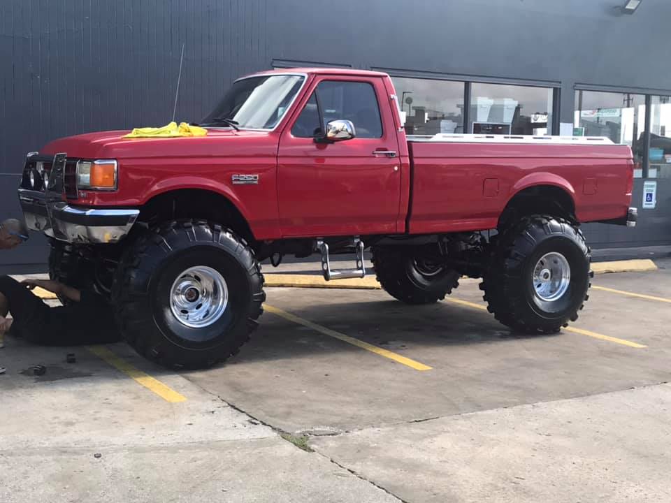 1989 F-250, 460CI, 5spd, running on 44s swampers and 16.5 welds. 3.jpg