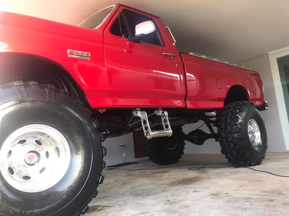 1989 F-250, 460CI, 5spd, running on 44s swampers and 16.5 welds.jpg