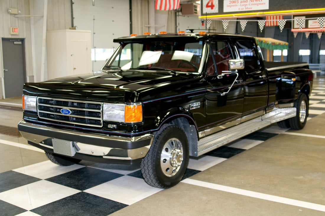 1991 Ford F350 An Luxury Truck of 90s.jpg