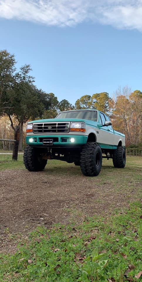 1995 Ford F-150 With 351w 6.4 Bumper Swap And Boggers 8.jpg