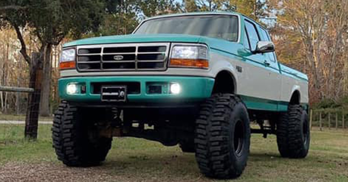 1995 Ford F-150 With 351w 6.4 Bumper Swap And Boggers.jpg