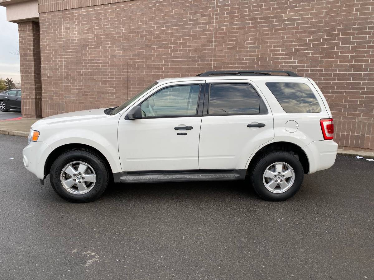 2010 Ford Escape XLT V6 Engine 3.jpg