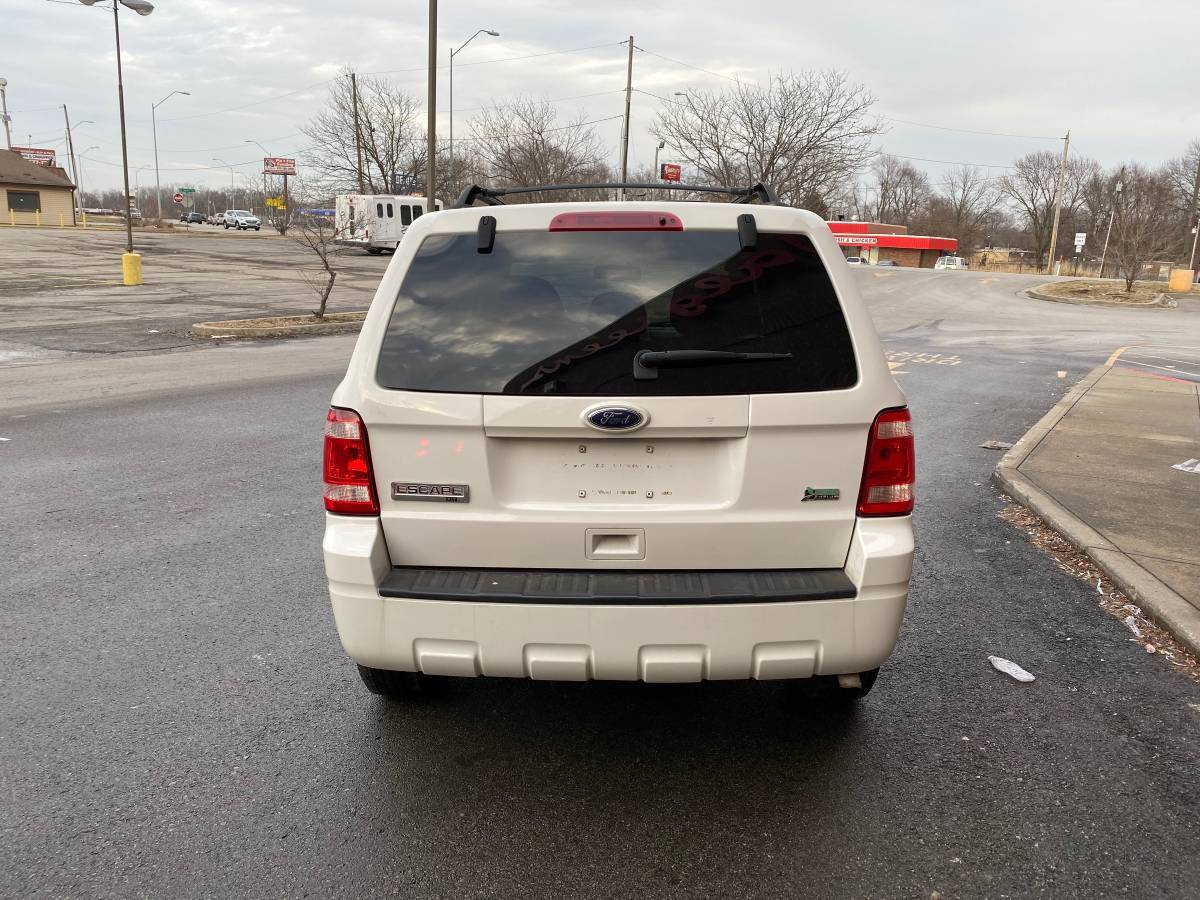 2010 Ford Escape XLT V6 Engine 4.jpg