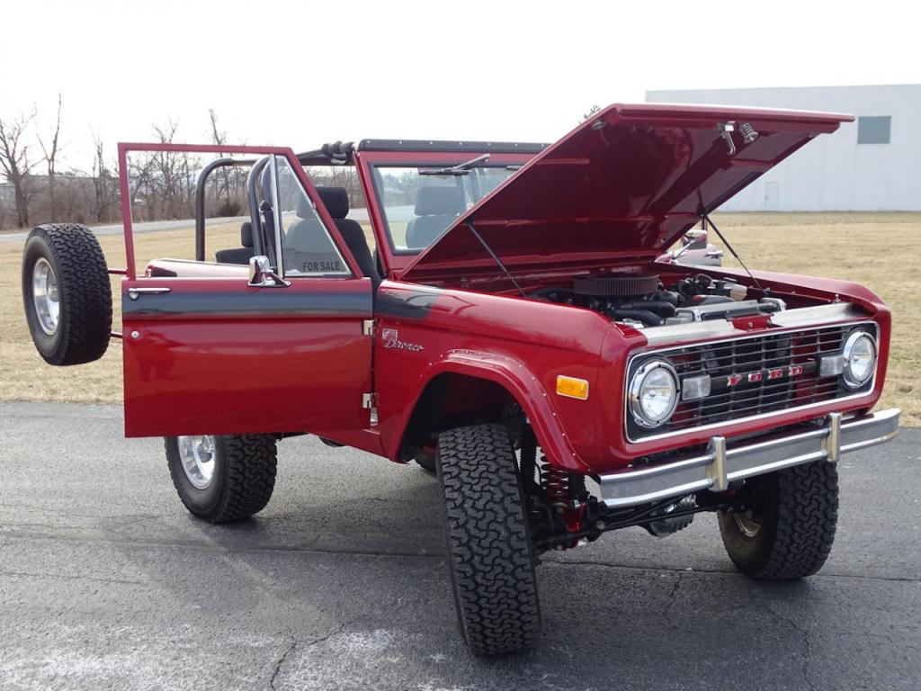 Burgundy 1977 Ford Bronco 10.jpg