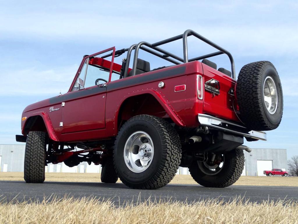 Burgundy 1977 Ford Bronco 7.jpg