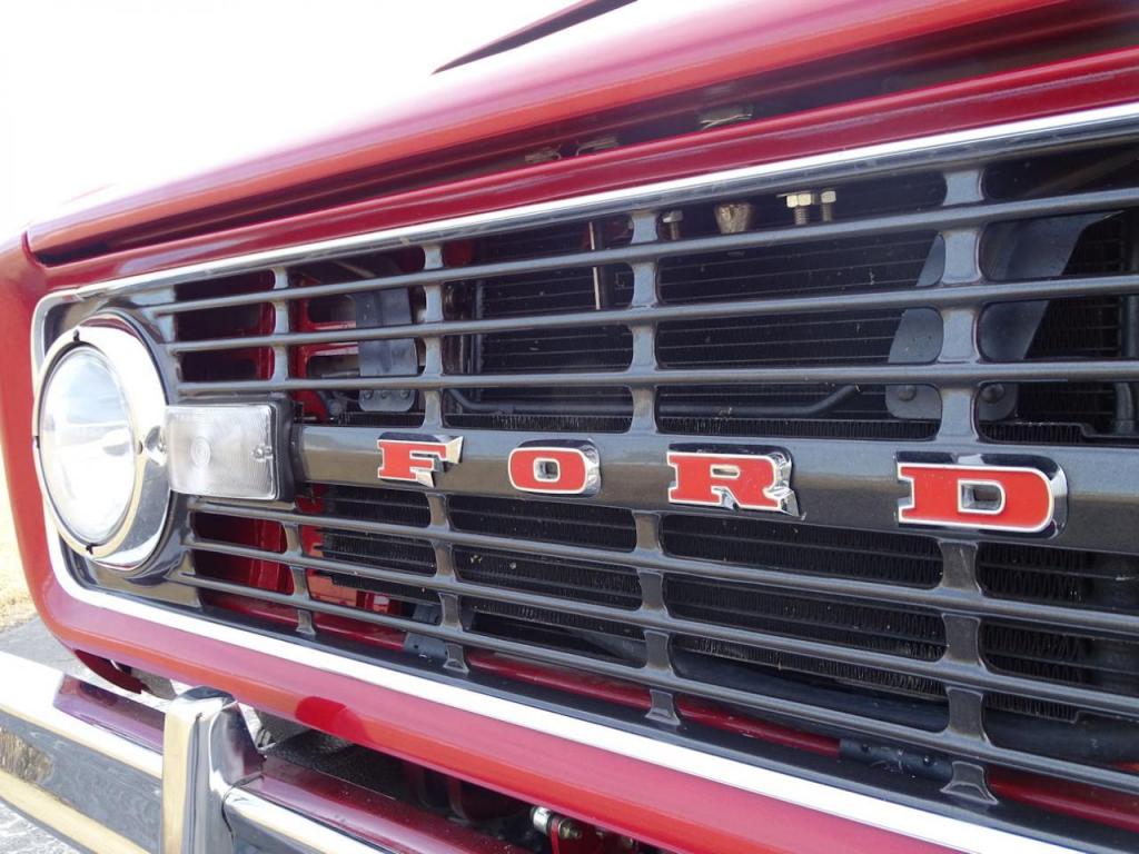 Burgundy 1977 Ford Bronco 8.jpg