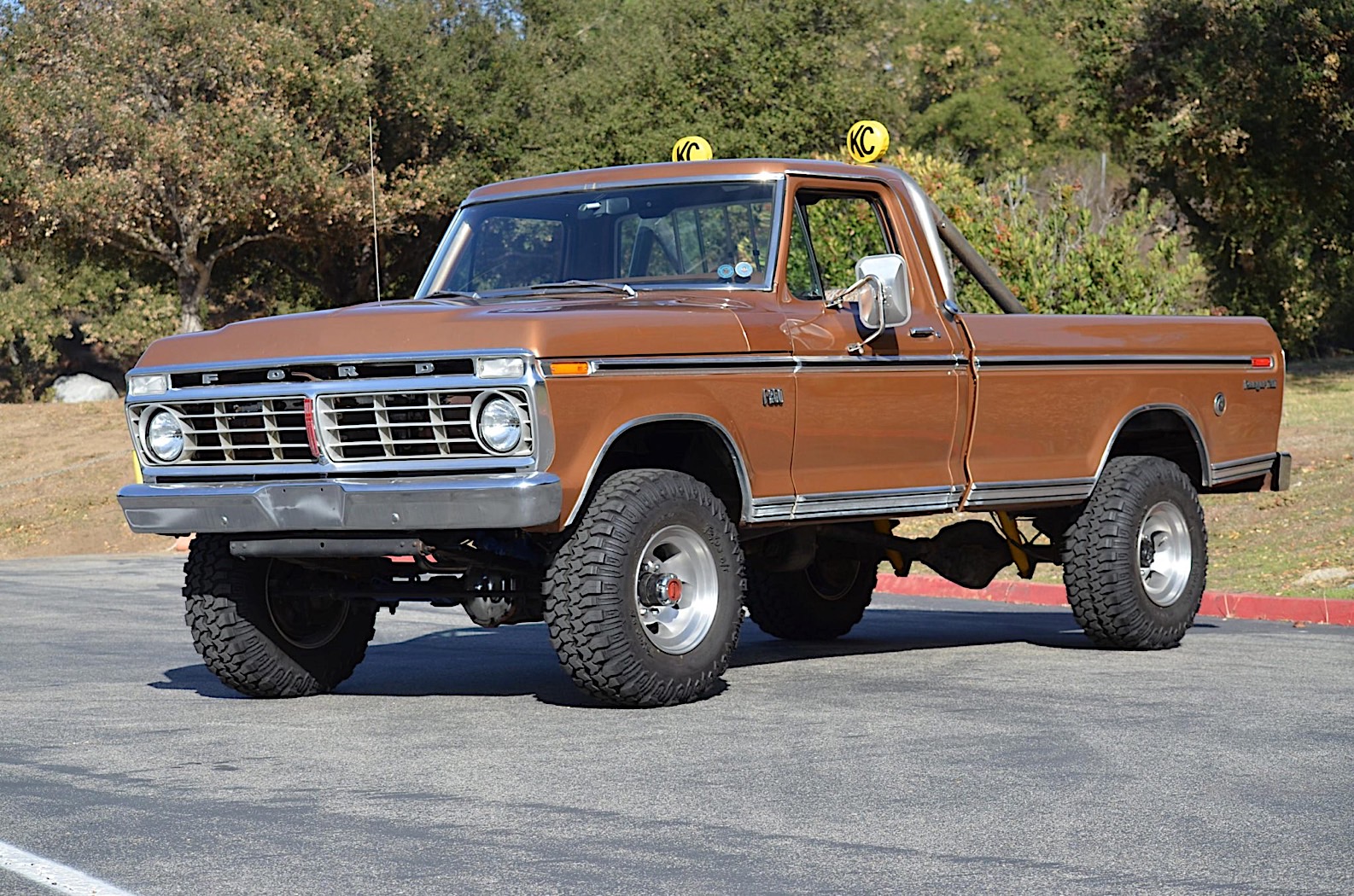 ford-f-250-ranger-looks-straight-out-of-a-1970s-action-flick-stored-for-decades-153660_1.jpg