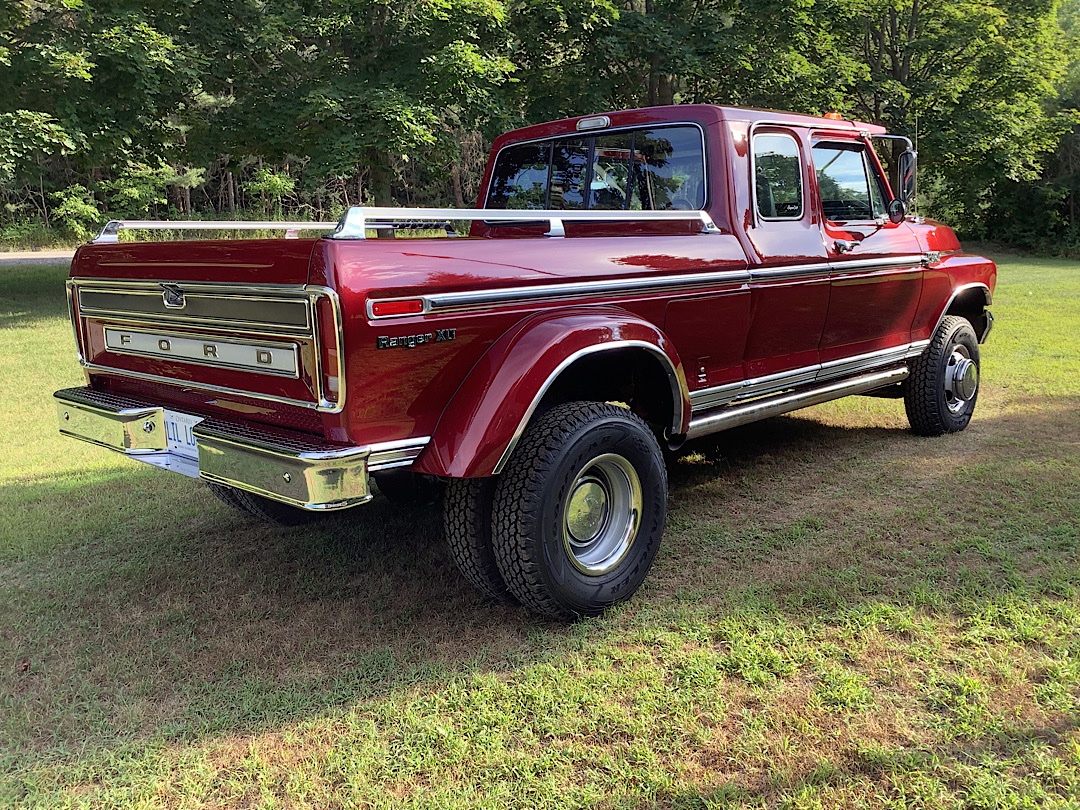 Ford L-350 Based on The LS series Louisville 13.jpg