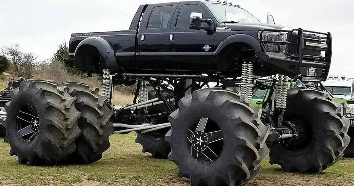 Ford Monster Dually That Broke The Internet.jpg