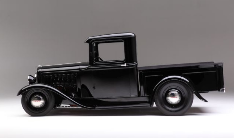 Gorgeous Black Ford 1932 Pickup Truck 3.jpg