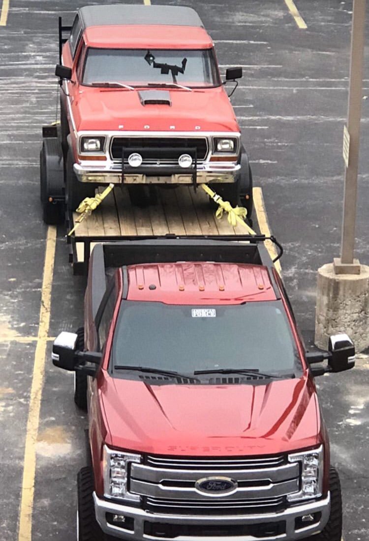 RED 1979 FORD BRONCO WITH A 351W 3.jpg