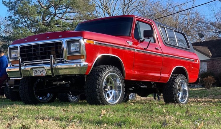 RED 1979 FORD BRONCO WITH A 351W 8.jpg