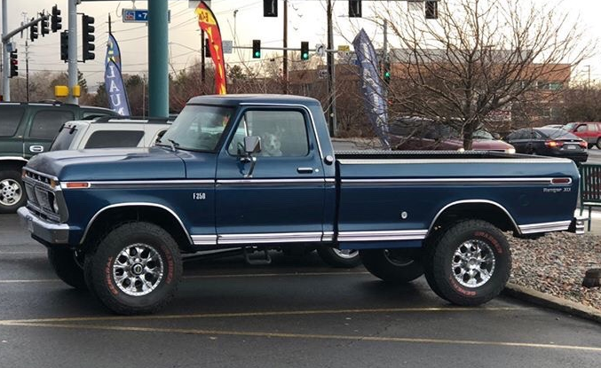 Sleds On The Ford 1976 F-250 Ranger XLT 4x4 2.png