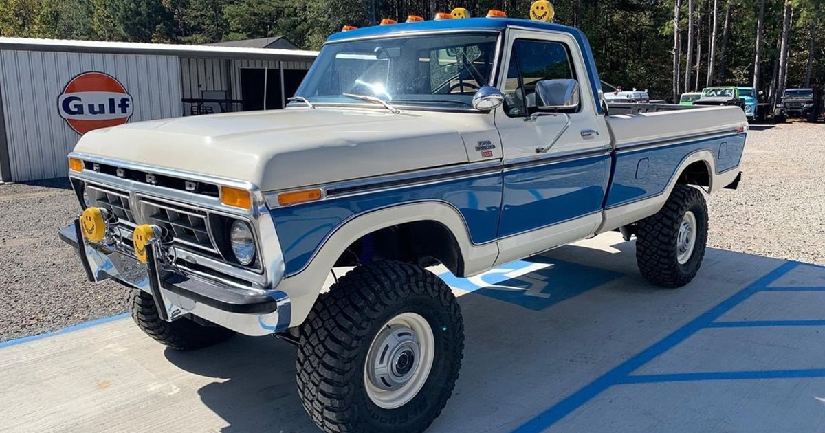 Two Tone 1977 Ford F250 With a 460 4x4.jpg